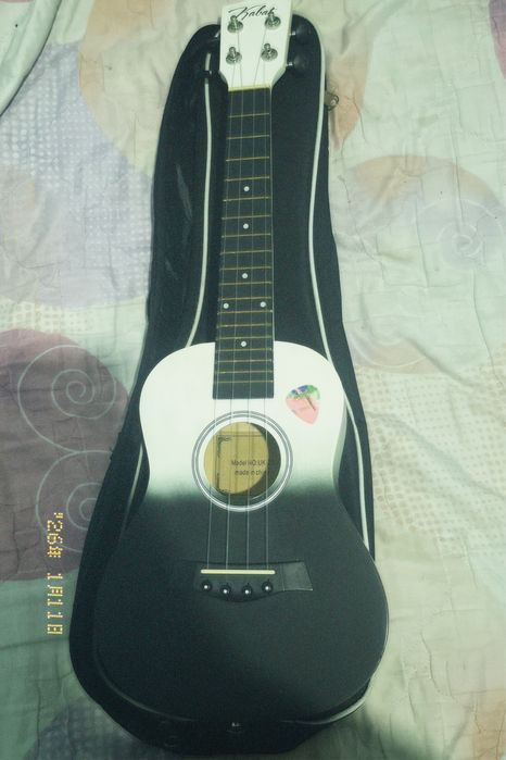 Продам укулеле почти новый