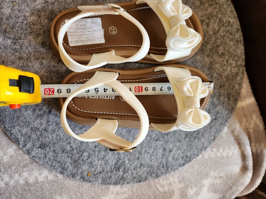 Сандали за момиче