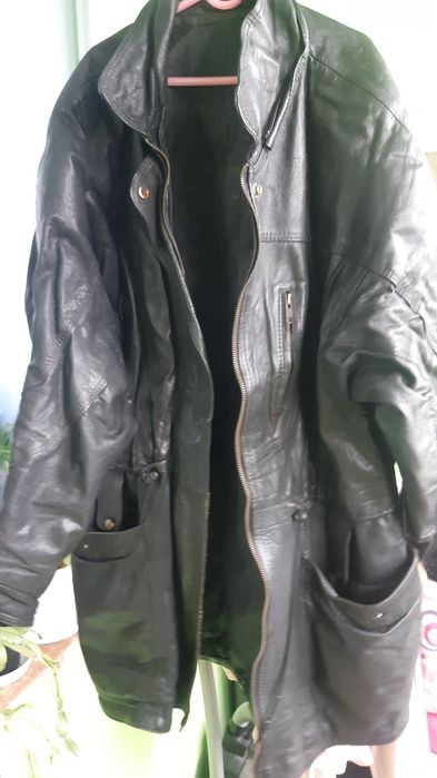 Яке кожено черно