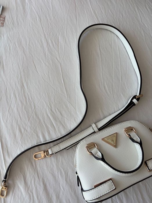 Малка сладка чанта guess