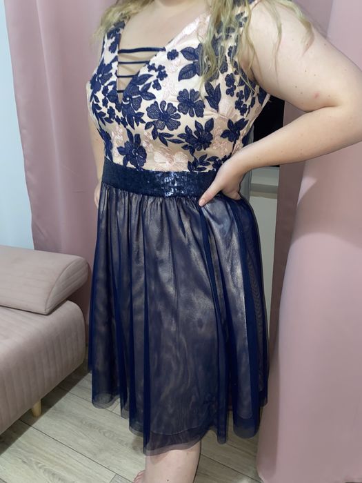 Vând rochie elegantă