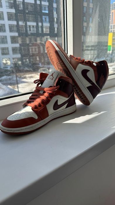 Air Jordan 1 mid Nike (размер 40)