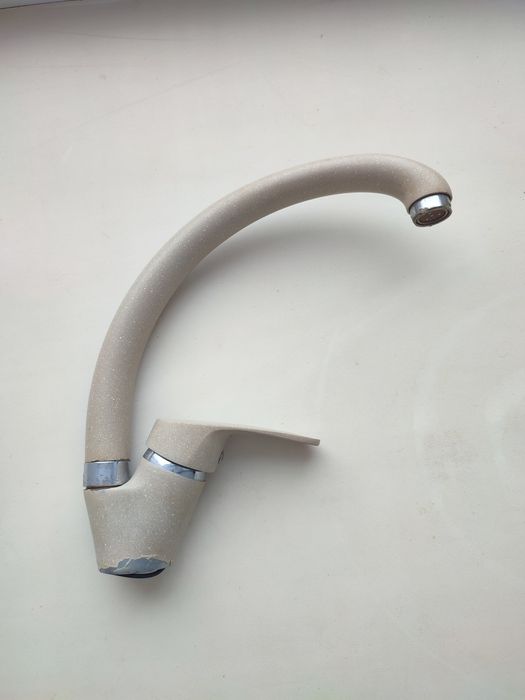 Продам смеситель для кухни