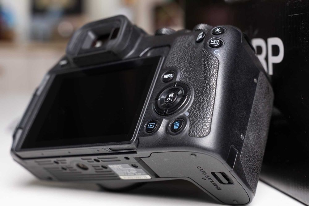 Full frame Canon RP + 6 батерии
