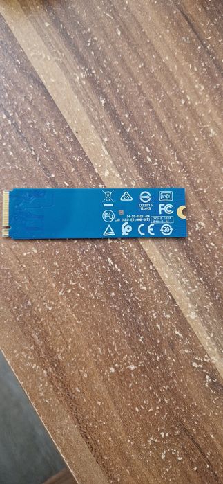 Western Digital PC SN530 NVMe SSD. 
Capacitate: 256 GB.
Interfa
