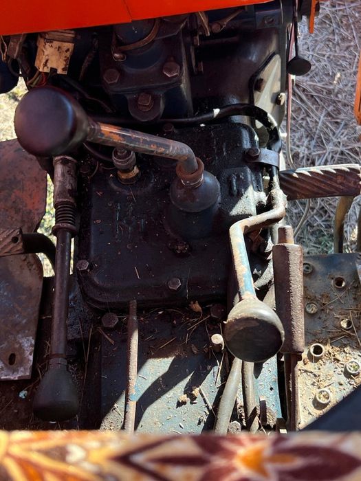 Vand tractor universal 445 UTB cu plug disc si cupa in tiranț