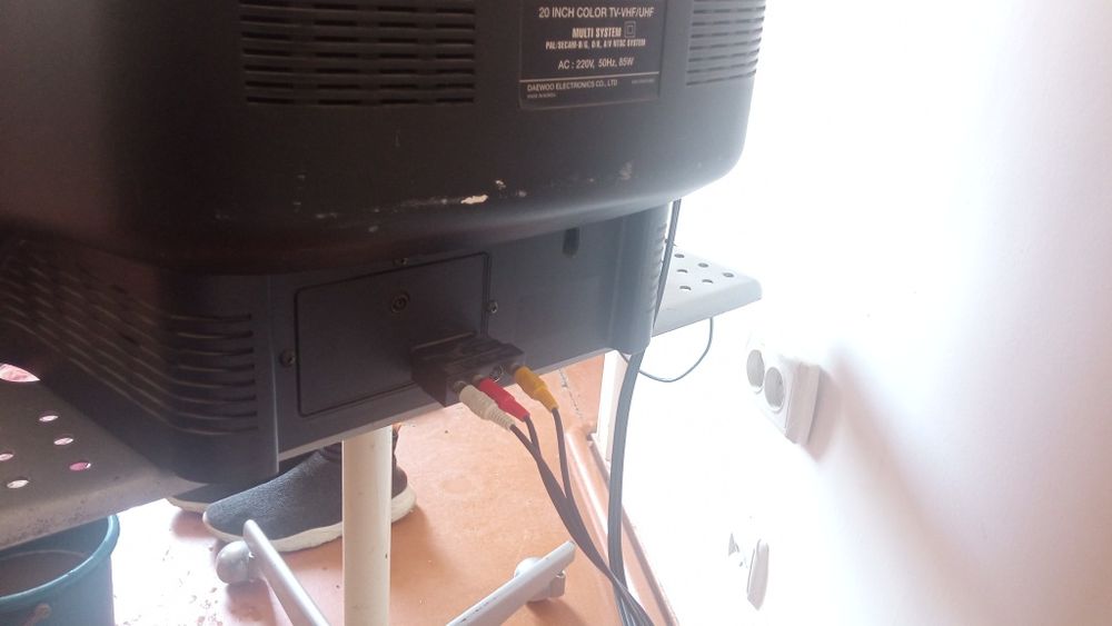 Televizor sotiladi 2 ta daewoo bilan Lg