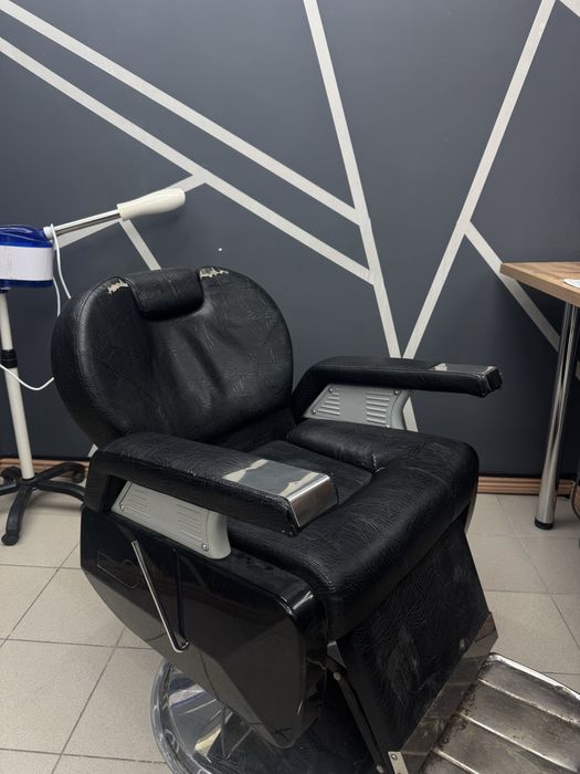 Барбер кресло нужно поменять кожу на фото видно гидравлика все работет