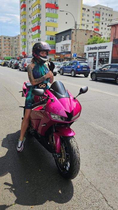Instructor auto femeie.Ore de condus exclusiv pentru fete! București