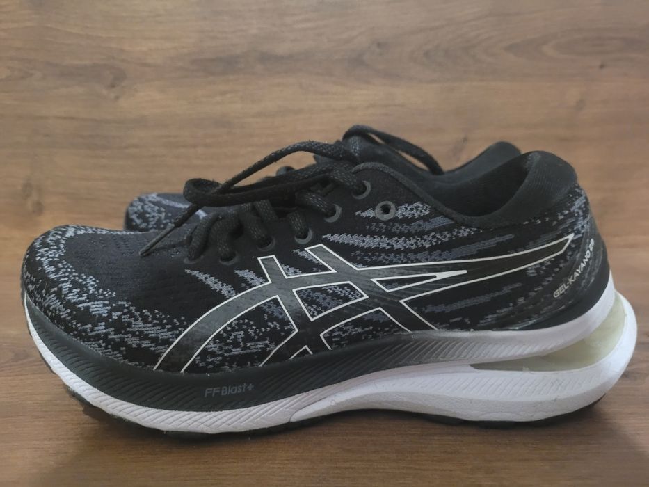 Много запазени!Дамски маратонки Asics Gel Kayano 29-38номер