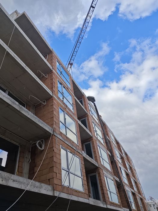 Четиристаен апартамент в Център