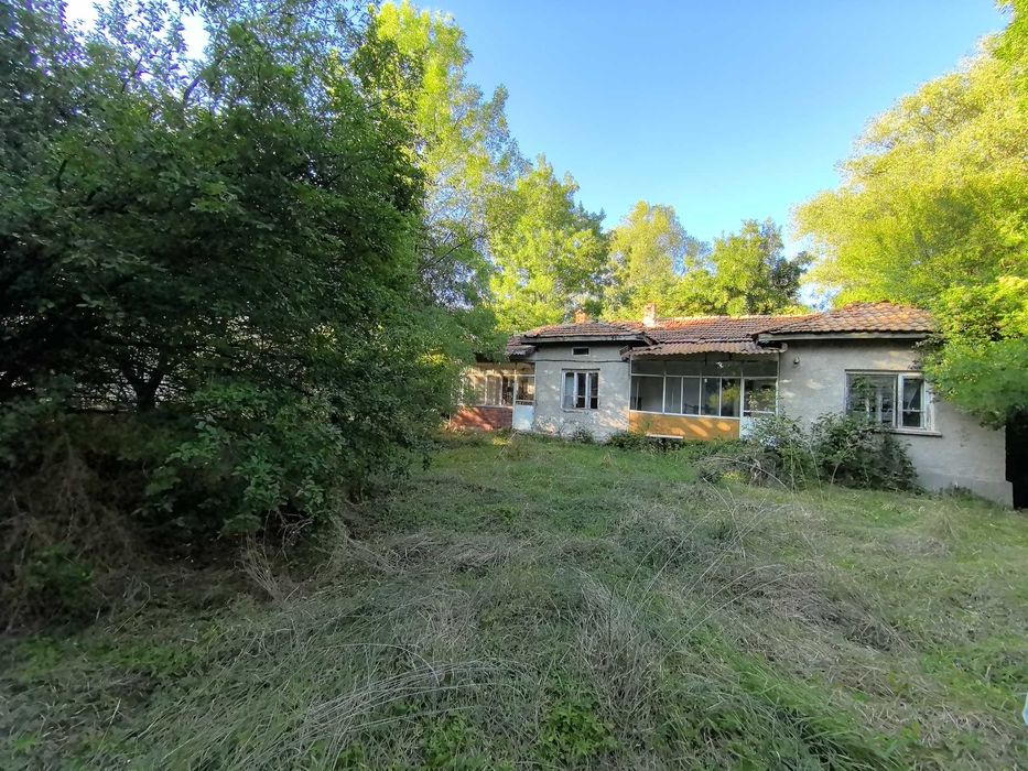 къща 100 квадрата, близо до Центъра на селото