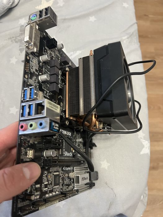 Ryzen 5 1400 , cu coller amd wraith max rgb