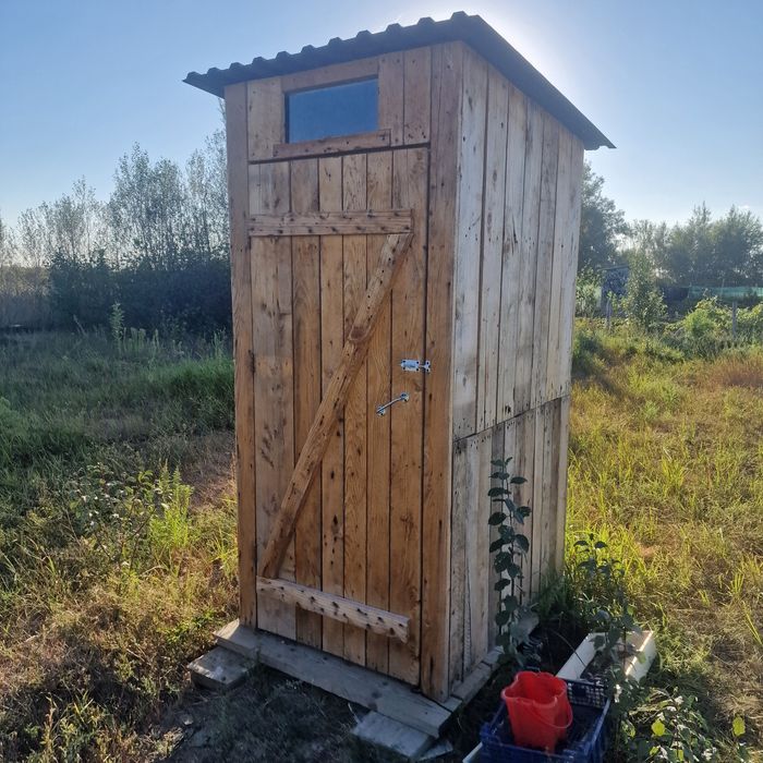 Продаётся дача, земля 8 соток