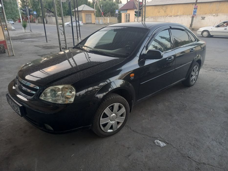 Lacetti    1.8   sotiladi