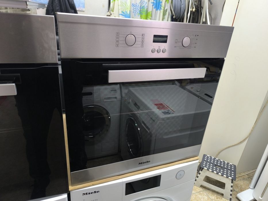 Фурна Miele H 2463 B - 76 литра.