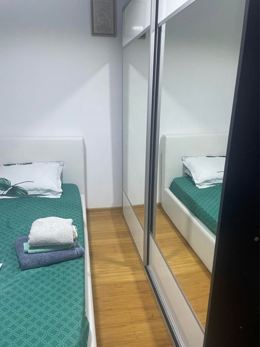 Vând apartament cu 2 camere , semidecomandat si mobilat