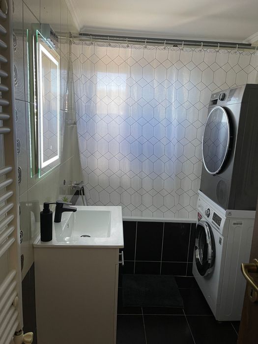 Vand apartament 2 dormitoare 2 bai 1 living cu bucatarie