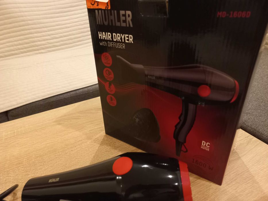 Продавам сешоар с две приставки .  НОВ !