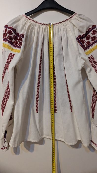 Ie tradițională  lucrata manual