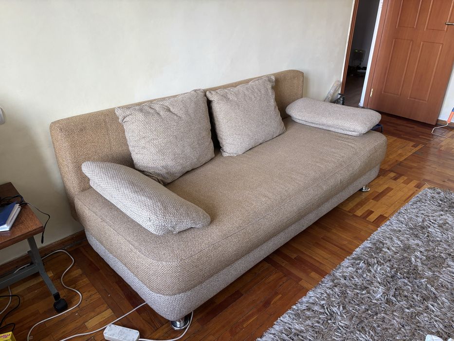 Диван бежевый раскладной