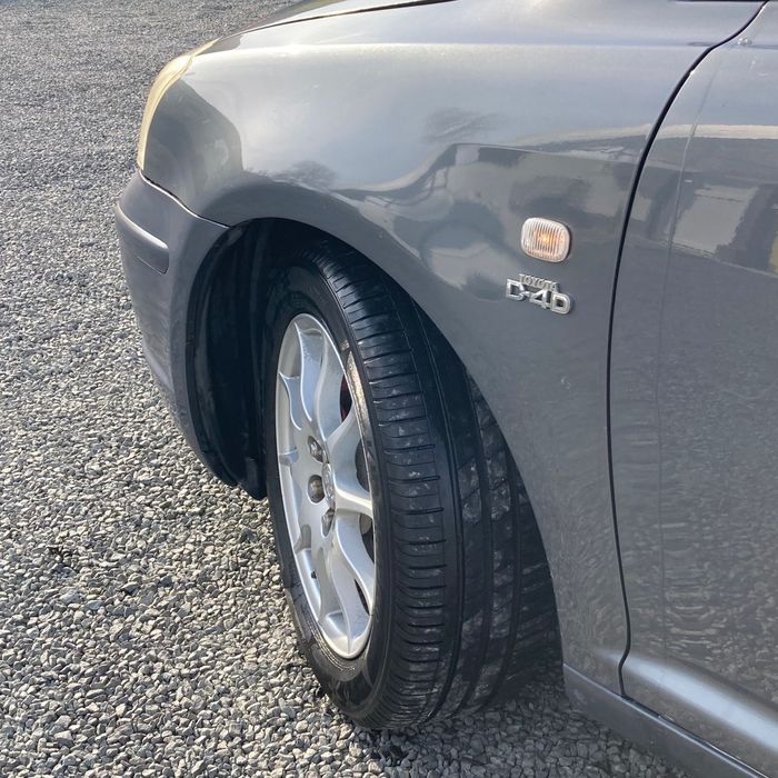 vand sau schimb Toyota avensis