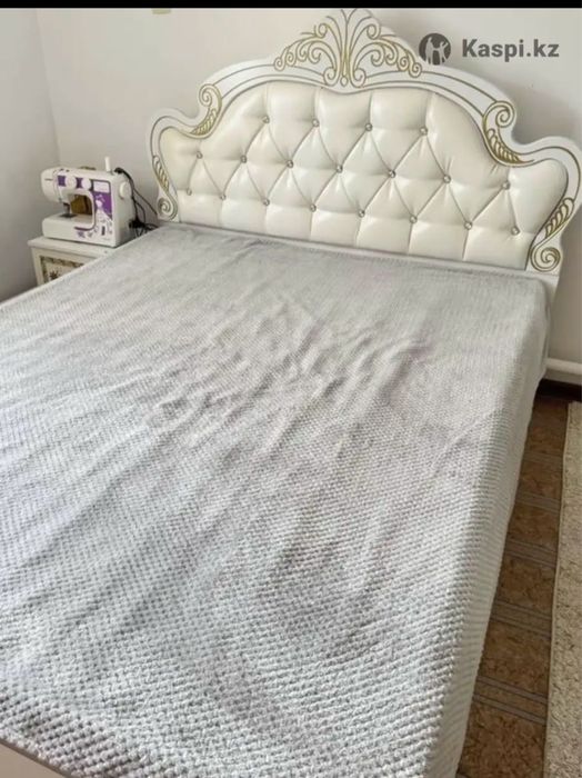 двухспальная кровать