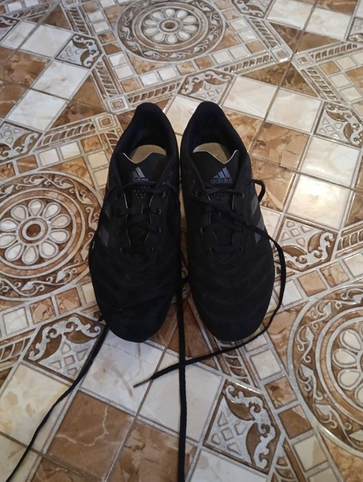 Vand ghete adidas mai multe detalii in pv