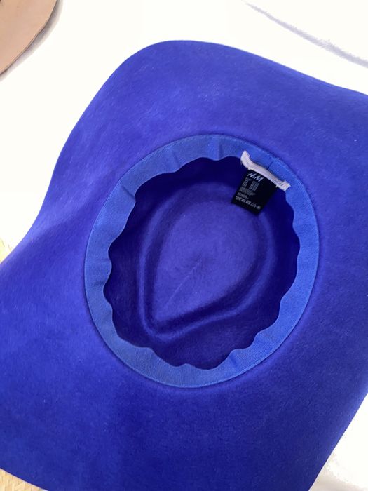 Palarie albastra H&M noua, stil Lady Gaga, masura M, lână