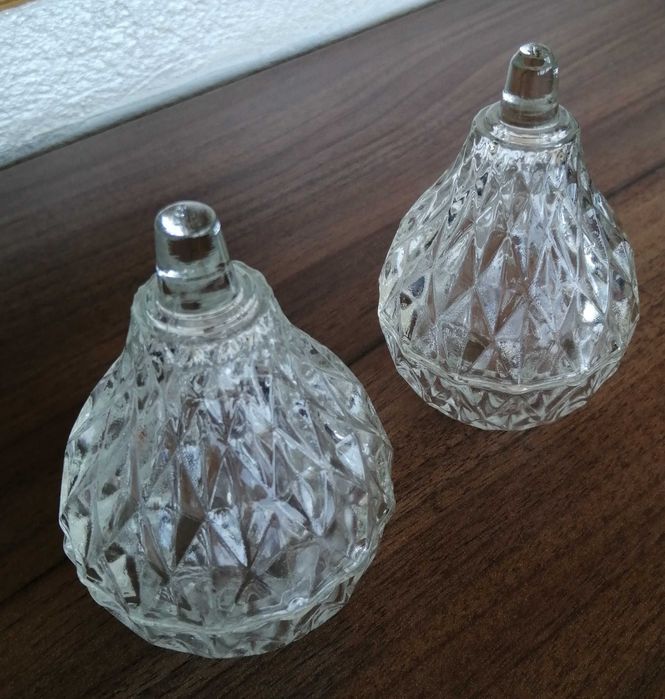 Set doua bomboniere sticla vintage fabrica Stirom in forma de pere