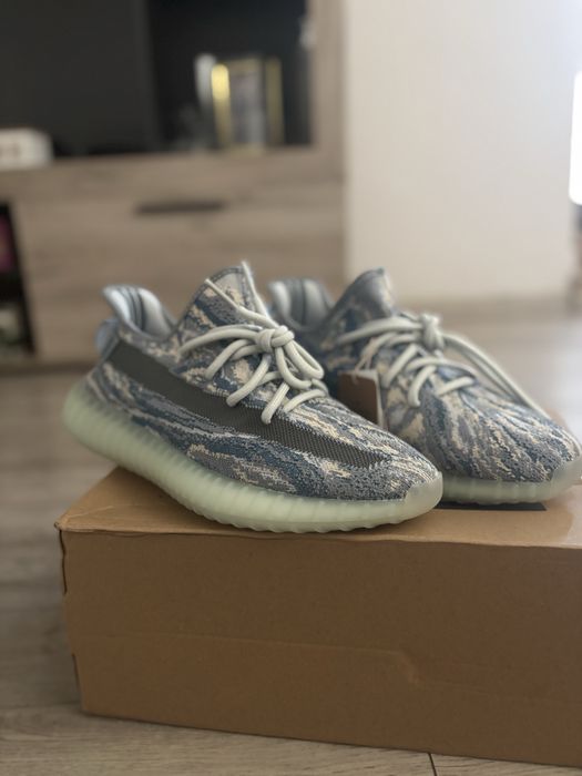 Yeezy Boost 350 V2