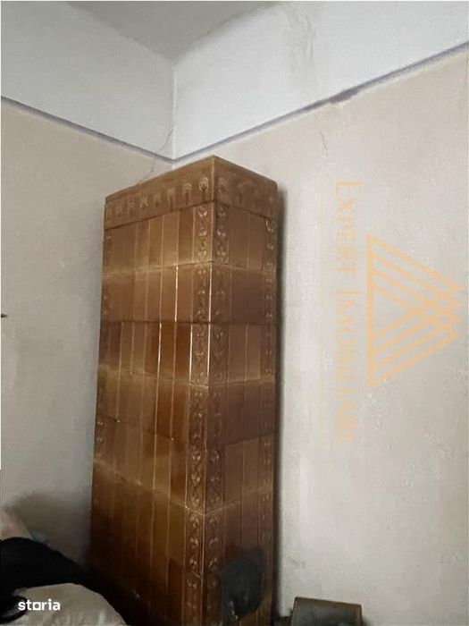 Casa centrala acces la doua strazi cu 751 mp , pret usor negociabil Su