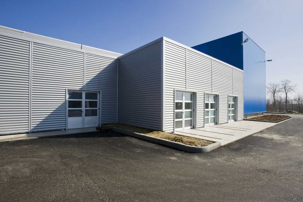 Сэндвич-панель является  по индексу воспламеняемости.