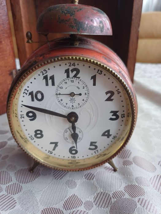 Старинен немски будилник