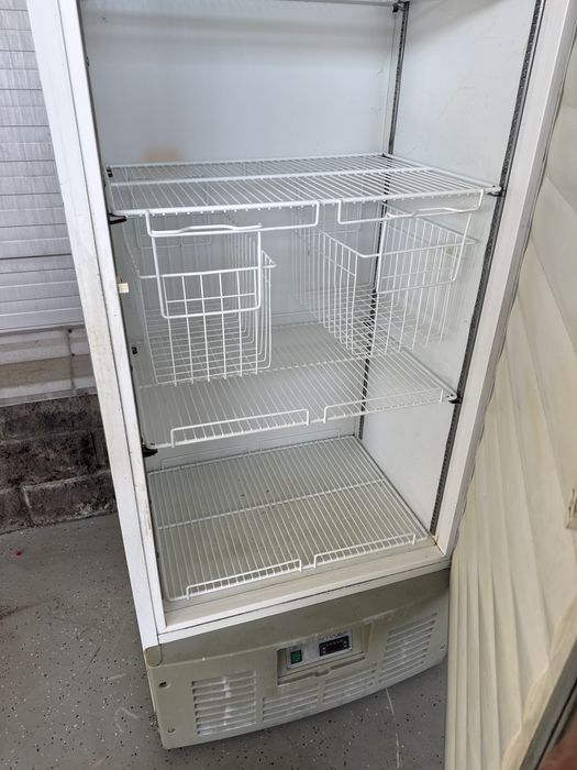 Продам промышленный холодильник