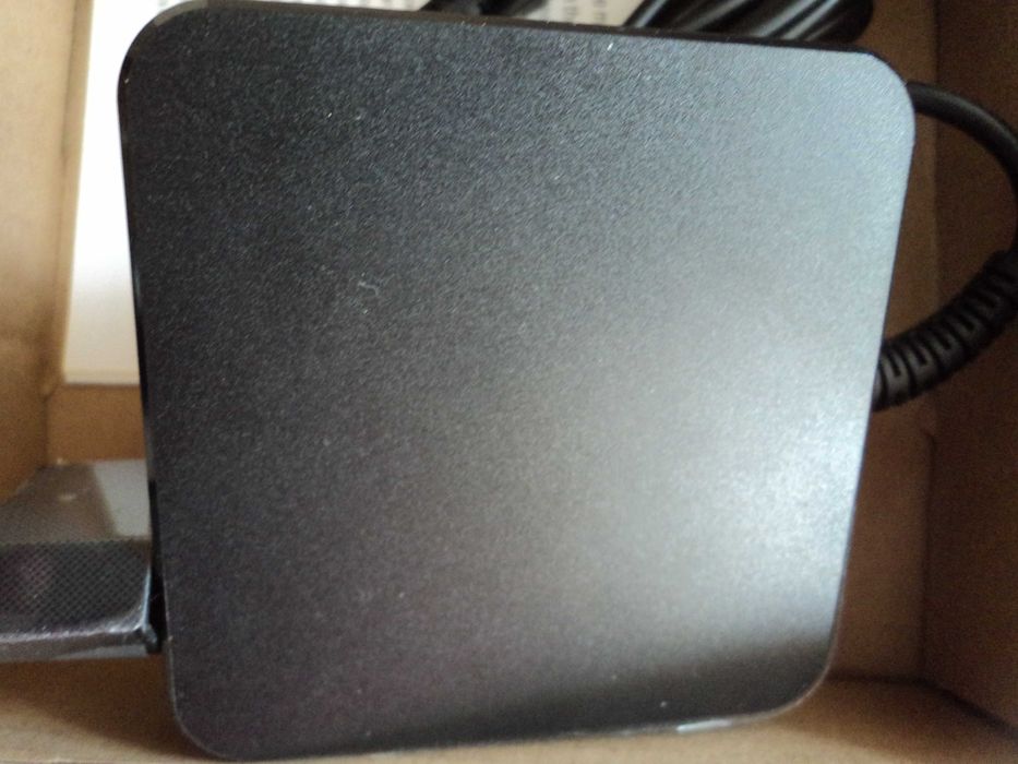 ново зарядно за лаптоп-3бр.