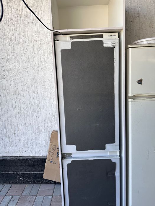 Продам встраиваемый холодильник Самсунг