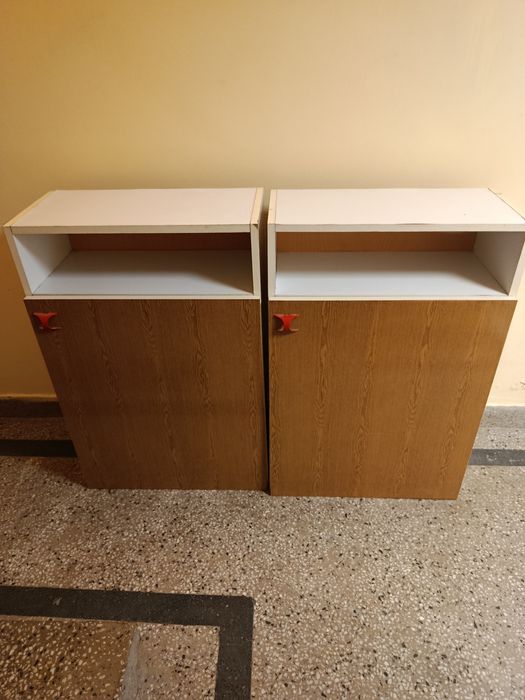 Продавам два горни кухненски шкафа