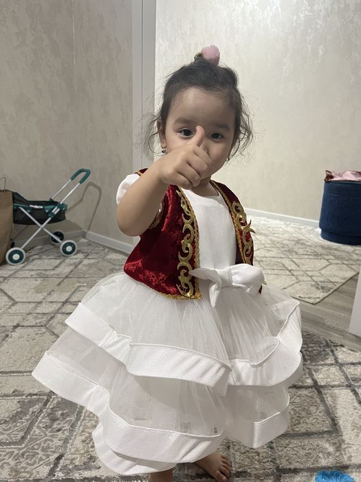 Продам платье с жилетками