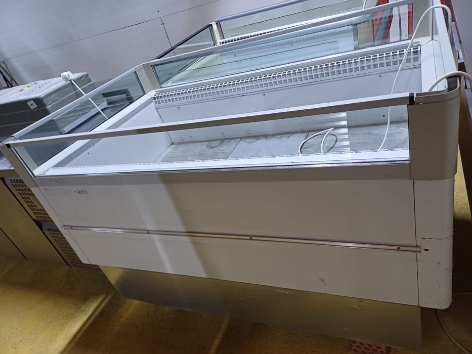 Бонета, открытый морозильник,  открытый ларь