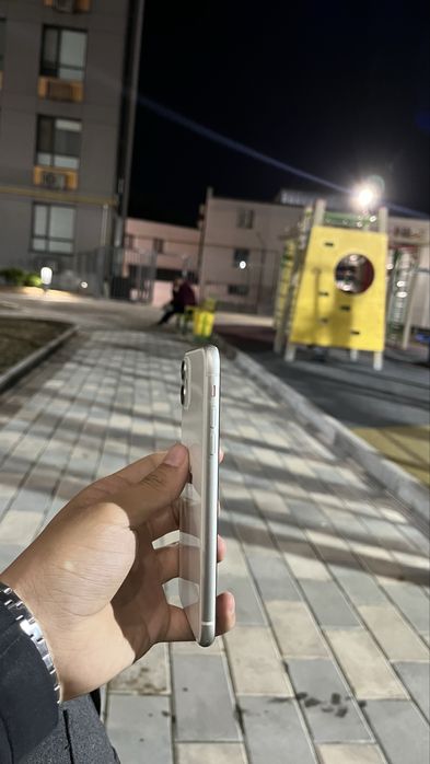 iPhone 11 белый