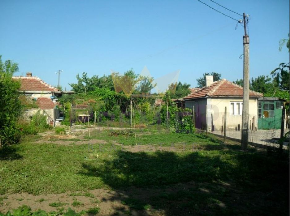 Парцел с постройка в с.Каменар