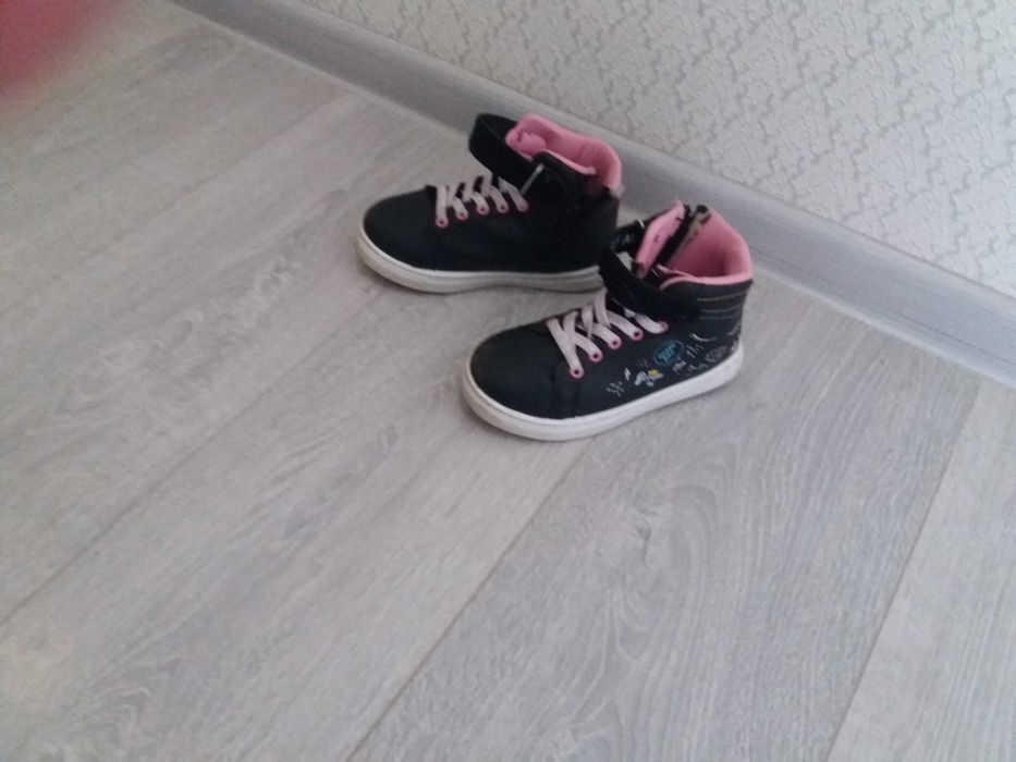 Продам бютиночки -кеды для девочки