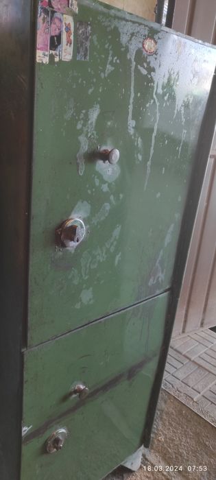 Металлические сеиф для документов