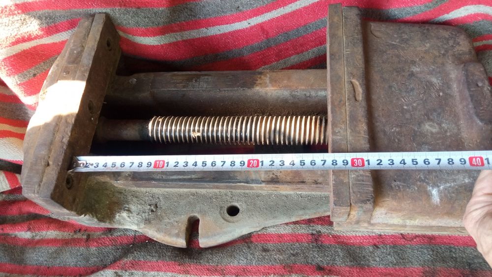 Тисы, тиски,тисочки.