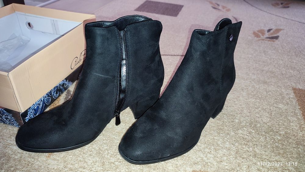 Дамски велурени боти