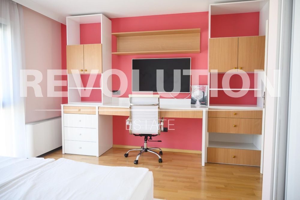 Дава се под наем Къща в Варна, м-т Траката - 320 кв.м за 5000 € - Снимка #10