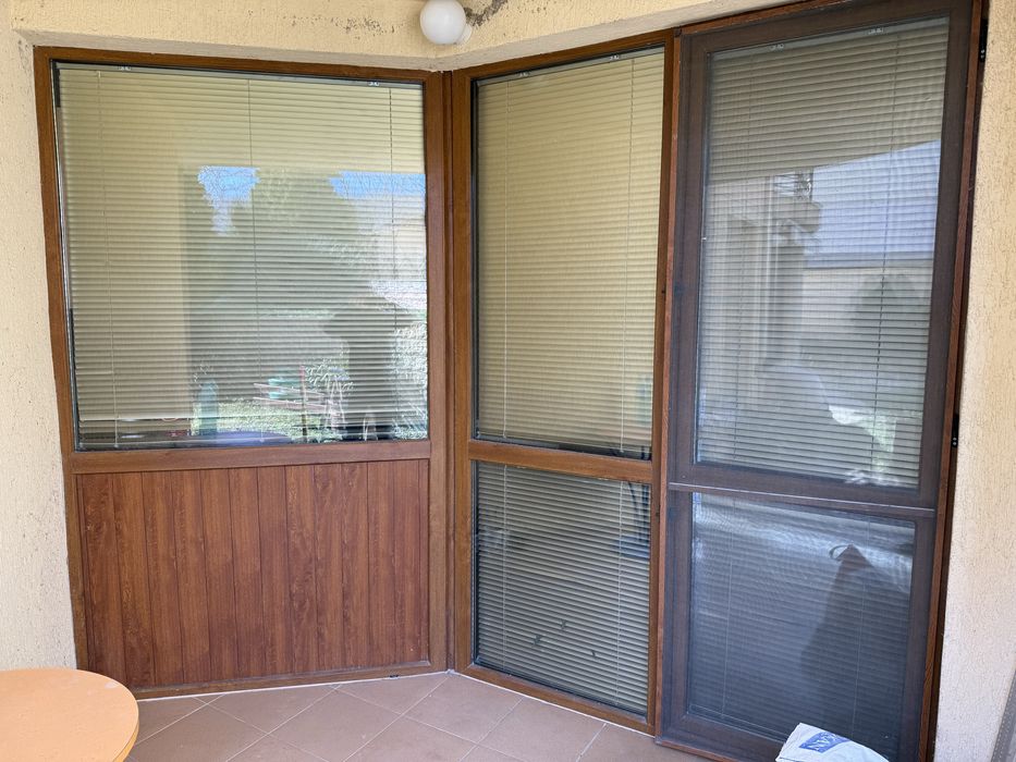 PVC  Дограма перфекна  размери 295/285 с врата. комарник