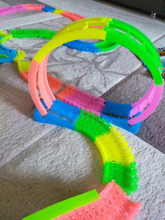 Гибкая дорога с машинкой