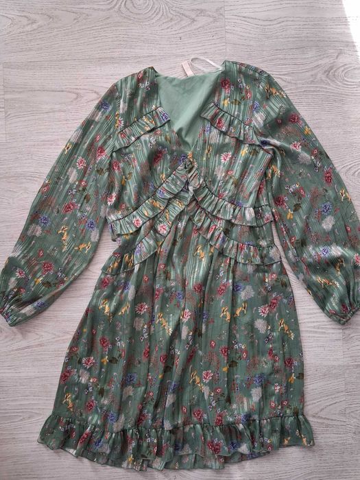 Зелена рокля на цветя